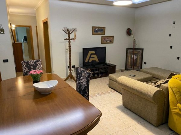 Tirane, jepet me qera apartament 2+1 Kati 2, 160 m² 1.200 € (Pazari i Ri)