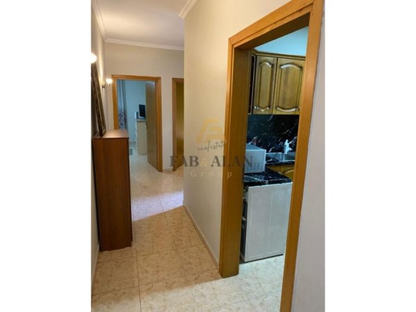 Tirane, jepet me qera apartament 2+1 Kati 2, 160 m² 1.200 € (Pazari i Ri)