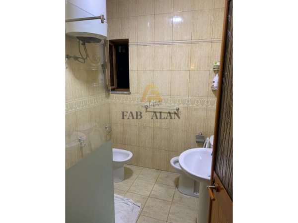 Tirane, jepet me qera apartament 2+1 Kati 2, 160 m² 1.200 € (Pazari i Ri)