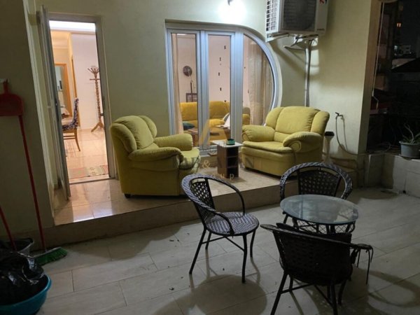 Tirane, jepet me qera apartament 2+1 Kati 2, 160 m² 1.200 € (Pazari i Ri)