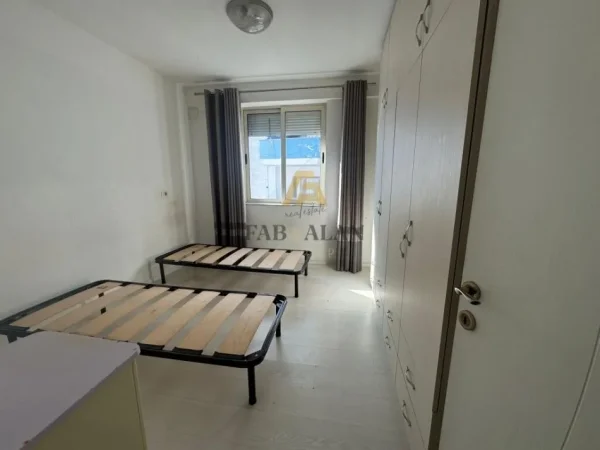 Tirane, shitet apartament 2+1 Kati 4, 103 m² 110.000 € (Fresku, Ana Market)