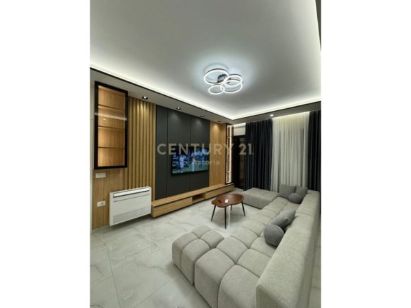 Tirane, shes apartament 3+2+3+POST PARKIMI+VERANDE , 260 m² 550.000 € (Astiri)