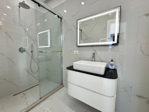 Tirane, shes apartament 3+2+3+POST PARKIMI+VERANDE , 260 m² 550.000 € (Astiri)