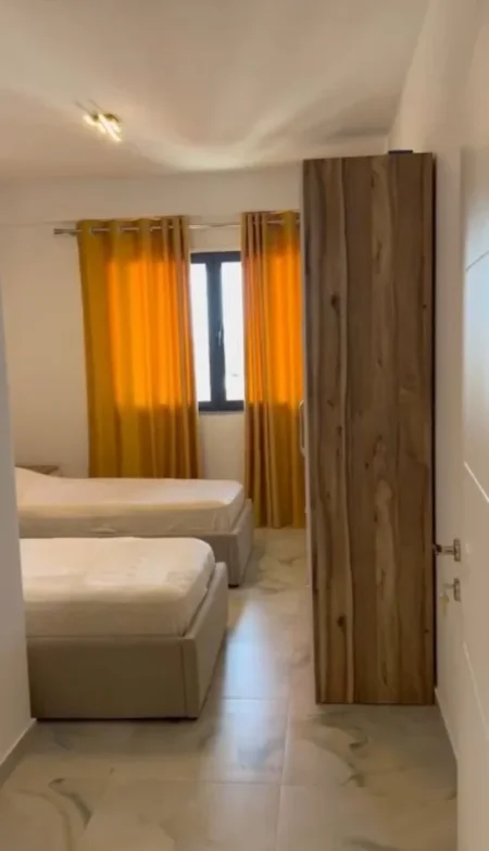Tirane, jepet me qera apartament 2+1+Ballkon Kati 7, 114 m² 700 € (Rezidenca Oasis)