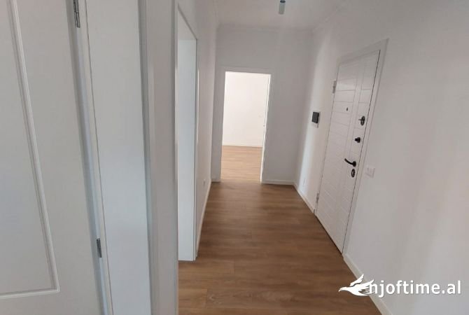 Tirane, shitet apartament 2+1+Ballkon Kati 4, 90 m² 185.000 € (Rruga e Dibrës, pranë Medresesë)