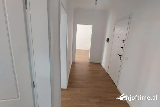 Tirane, shitet apartament 2+1+Ballkon Kati 4, 90 m² 185.000 € (Rruga e Dibrës, pranë Medresesë)