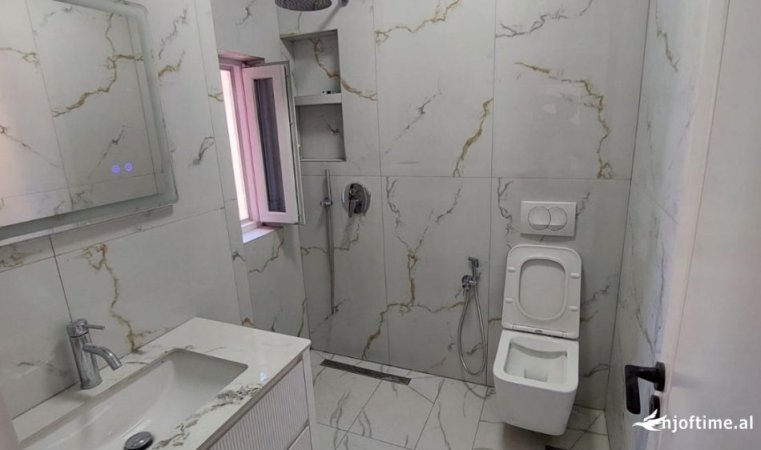 Tirane, shitet apartament 2+1+Ballkon Kati 4, 90 m² 185.000 € (Rruga e Dibrës, pranë Medresesë)