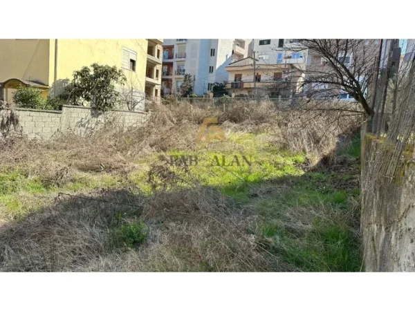 Tirane, shitet toke , 230 m² 85.000 € (Porcelan)