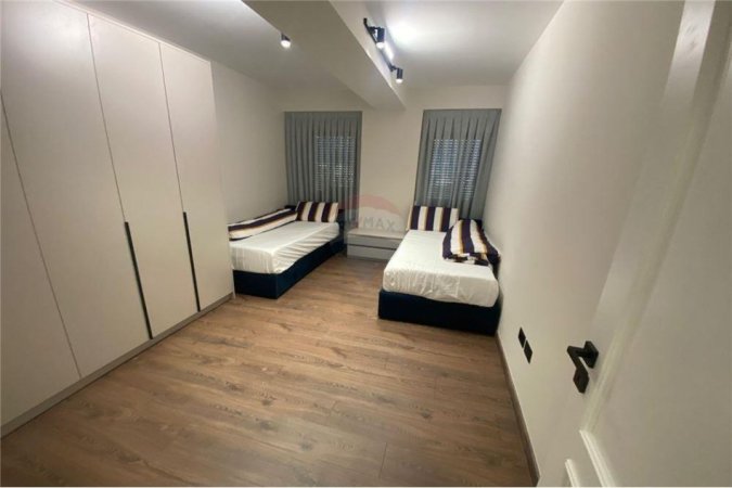 Tirane, jepet me qera apartament 3+1 , 1.000 € (Rezidenca Kodra e Diellit)