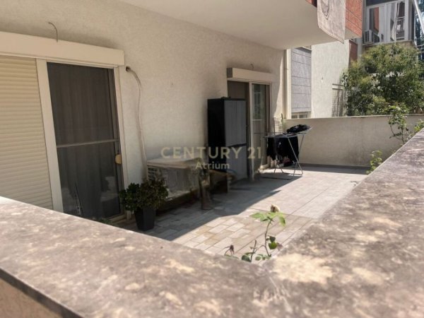 Tirane, jap me qera apartament 1+1+Ballkon , 77 m² 450 € (Kopshti Botanik Zoologjik)