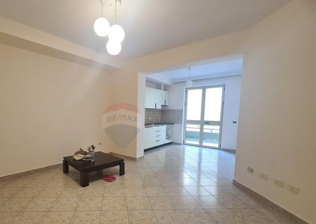 Tirane, jepet me qera apartament 1+1 Kati 2, 80 m² 450 € 
