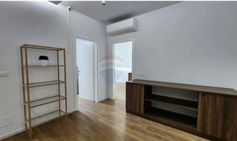 Tirane, jap me qera zyre , 750 € 