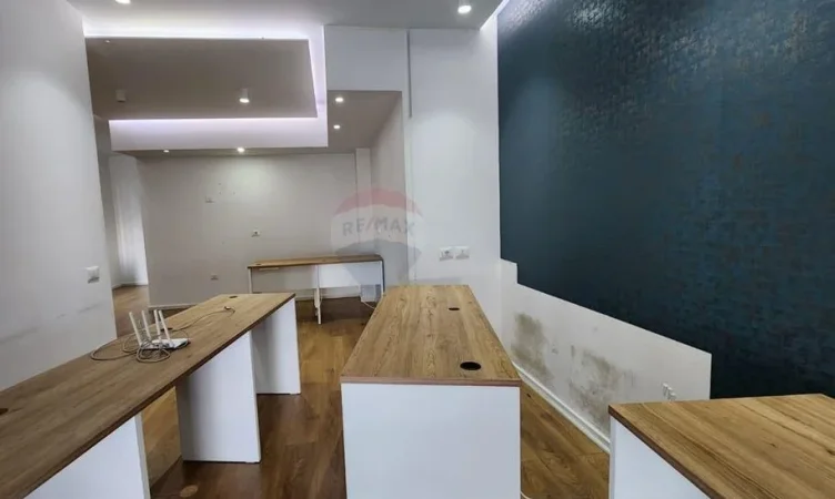 Tirane, jap me qera zyre , 750 € 