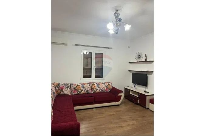 Tirane, jepet me qera Vile 2+1 , 500 € 
