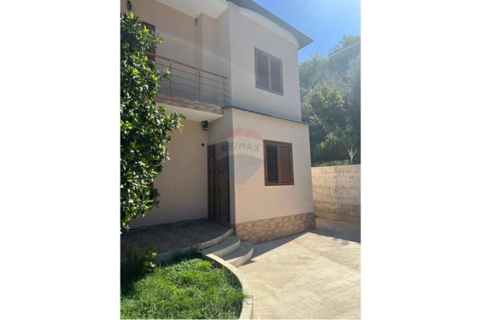 Tirane, jepet me qera Vile 2+1 , 500 € 