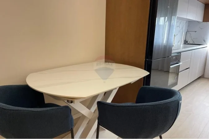 Tirane, jepet me qera apartament te 9 Kateshet , 700 €