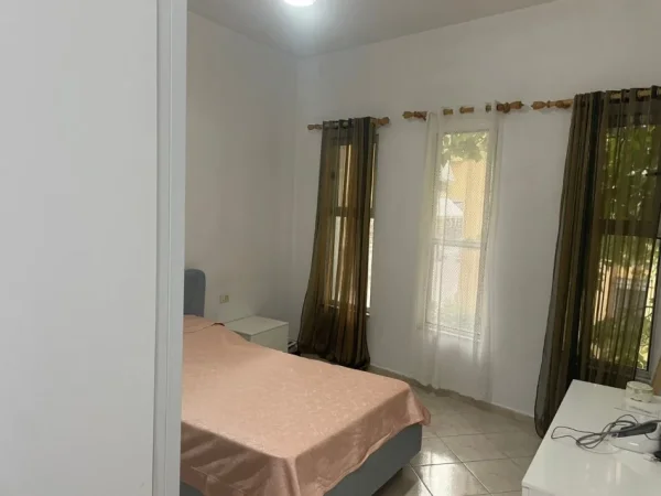 Tirane, jepet me qera apartament 2+1 Kati 2, 93 m² 500 € (rruga Bill Klinton)