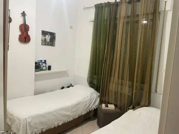 Tirane, jepet me qera apartament 2+1 Kati 2, 93 m² 500 € (rruga Bill Klinton)