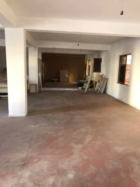 Tirane, jepet me qera magazine Kati 0, 178 m² 650 € (ASTIR)