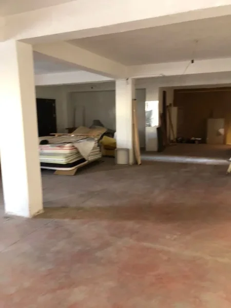 Tirane, jepet me qera magazine Kati 0, 178 m² 650 € (ASTIR)