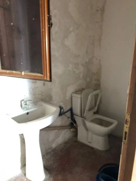 Tirane, jepet me qera magazine Kati 0, 178 m² 650 € (ASTIR)