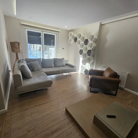 Tirane, jepet me qera apartament+ Post Parkimi 4+1+Aneks+Ballkon Kati 1, 170 m² 1.300 € (Myslym Shyri)