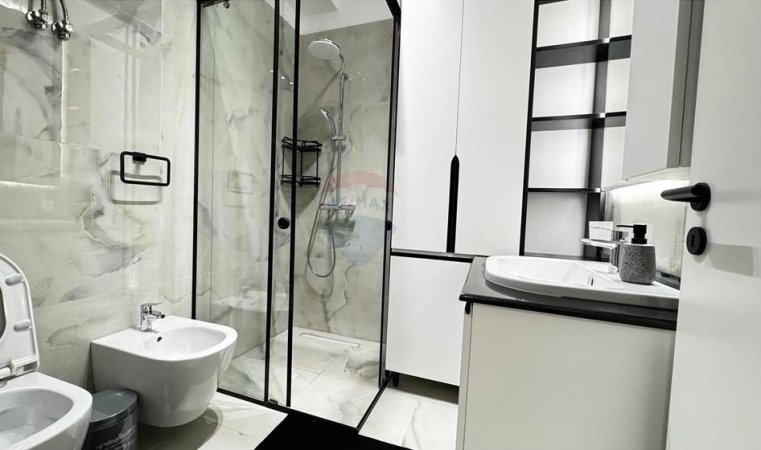 Tirane, jap me qera apartament 2+1 , 115 m² 1.000 € 
