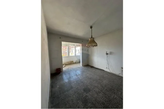 Tirane, shitet apartament 1+1 , 75.000 € (Ali Demi)