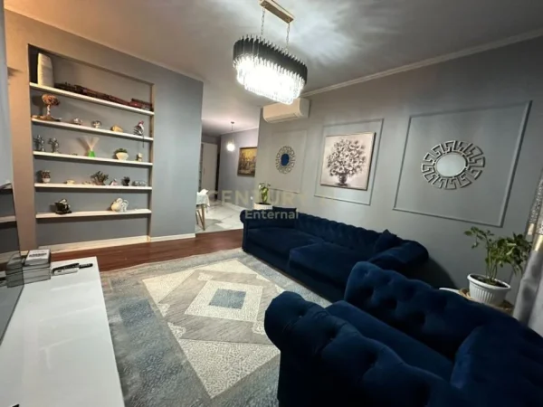 Tirane, jepet me qera apartament 2+1 Kati 2, 102 m² 800 € 