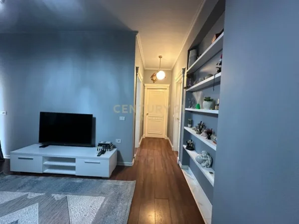 Tirane, jepet me qera apartament 2+1 Kati 2, 102 m² 800 € 