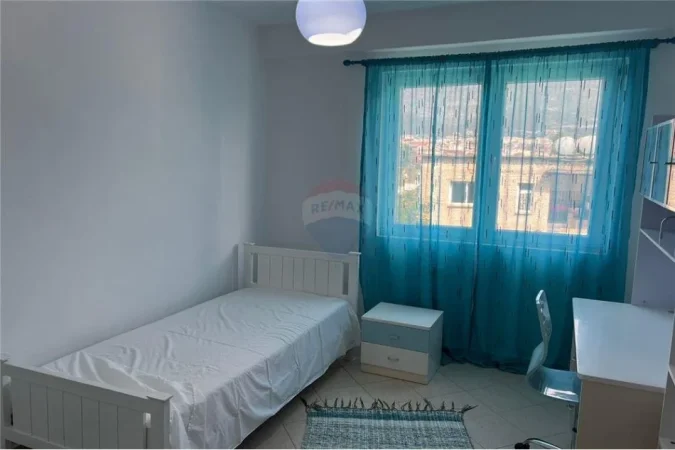 Tirane, jepet me qera apartament 2+1 , 500 € (Ali Demi)