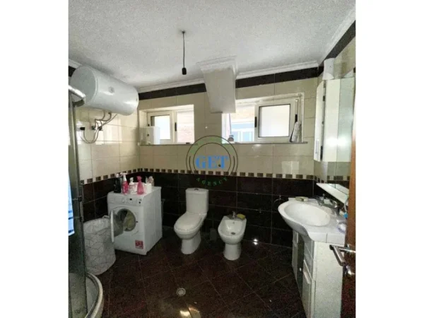 Durres, jepet me qera apartament 2+1 Kati 2, 90 m² 500 € (Bulevardi,Durres)