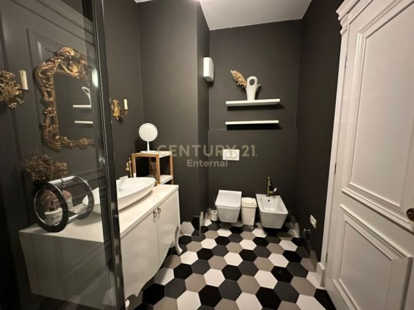 Tirane, jap me qera apartament 2+1+2 , 102 m² 800 € (Kopshti Botanik Zoologjik)