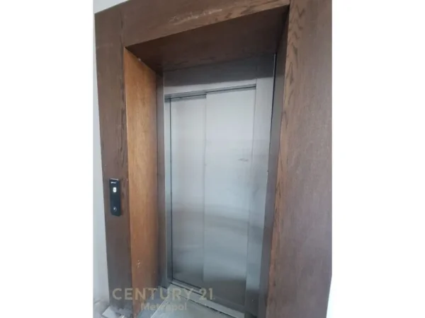 Tirane, shes hotel , 6.095 m² 5.500.000 € (Farkë)