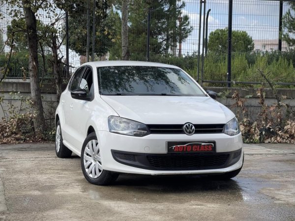 Tirane, shes makine VW POLO Benzin, e bardhë automatik Klima 243.000 km 6.500 €