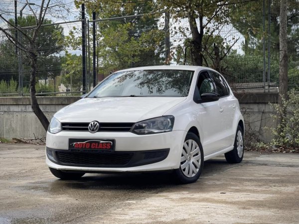 Tirane, shes makine VW POLO Benzin, e bardhë automatik Klima 243.000 km 6.500 €