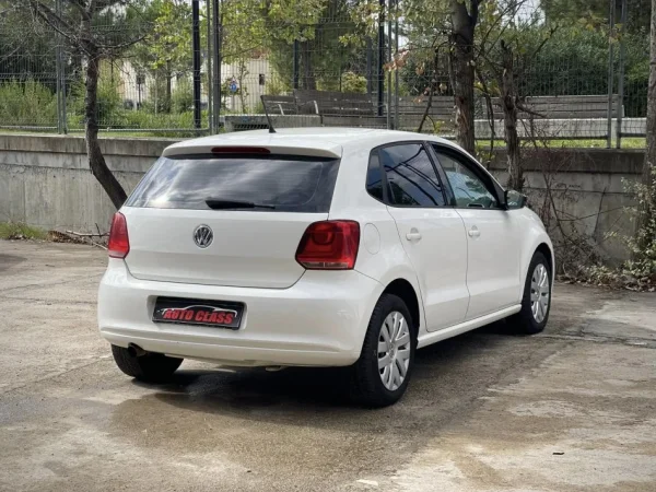 Tirane, shes makine VW POLO Benzin, e bardhë automatik Klima 243.000 km 6.500 €