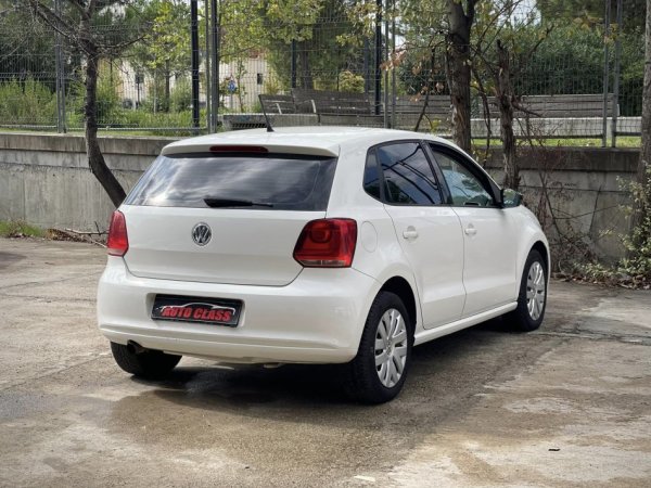 Tirane, shes makine VW POLO Benzin, e bardhë automatik Klima 243.000 km 6.500 €