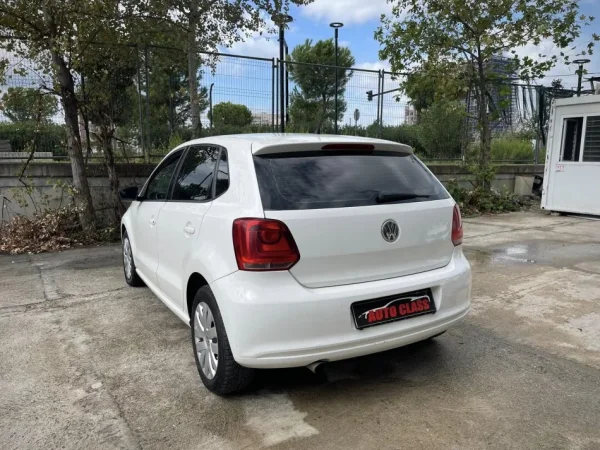 Tirane, shes makine VW POLO Benzin, e bardhë automatik Klima 243.000 km 6.500 €