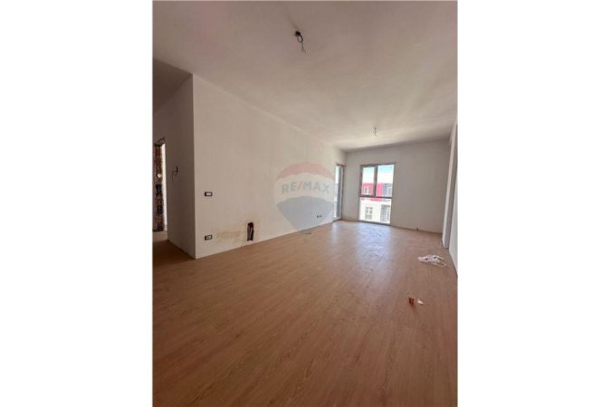 Tirane, shitet apartament 2+1 Kati 8, 85 m² 84.000 € (SHESIM APARTAMENT 2+1 TEK UNIVERS CITY!)