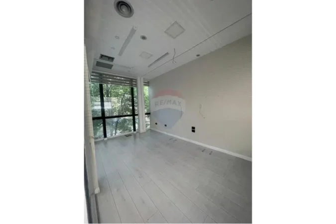 Tirane, jepet me qera Kati 1, 95 m² 1.350 € (Dervish Hima)