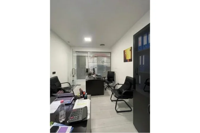 Tirane, jepet me qera Kati 1, 95 m² 1.350 € (Dervish Hima)