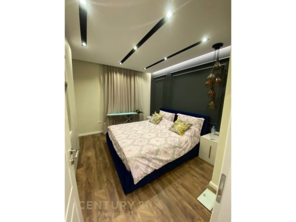 Tirane, jepet me qera apartament 3+1 Kati 11, 114 m² 1.700 € (RRUGA E BARRIKADAVE)