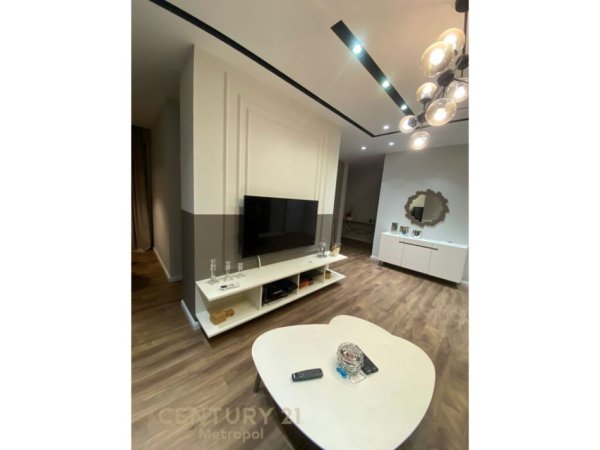 Tirane, jepet me qera apartament 3+1 Kati 11, 114 m² 1.700 € (RRUGA E BARRIKADAVE)