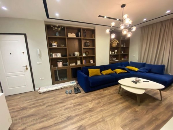 Tirane, jepet me qera apartament 3+1 Kati 11, 114 m² 1.700 € (RRUGA E BARRIKADAVE)