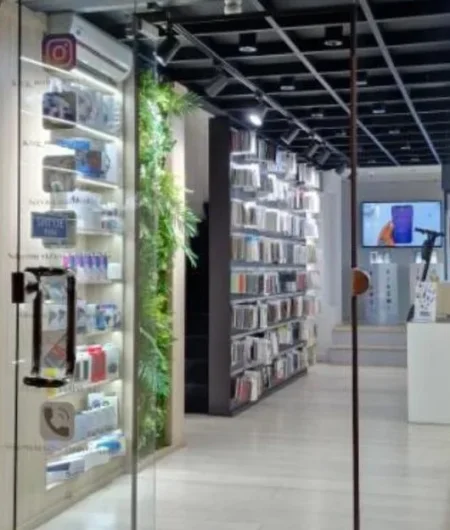 Tirane, shitet dyqan Kati 0, 27 m² 275.000 € (TAJVANI URA E BLLOKUT)