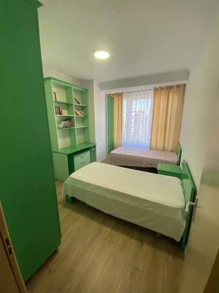 Tirane, jepet me qera 2+1+Ballkon Kati 6, 550 € (Yzberisht , prapa palestres unik)