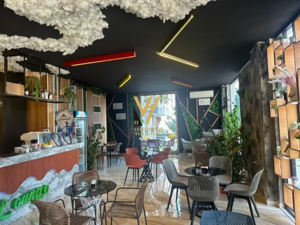 Tirane, shitet bar-kafe Kati 0, 186 m² 220.000 € (RRUGA E DAJTIT)