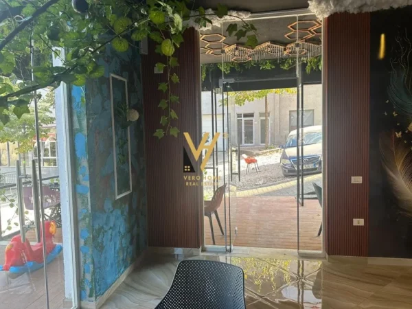 Tirane, shitet bar-kafe Kati 0, 186 m² 220.000 € (RRUGA E DAJTIT)