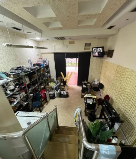 Tirane, jepet me qera dyqan Kati 0, 130 m² 350 € (RRUGA 5 MAJI)